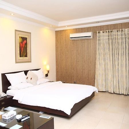 拉瓦尔品第 Safari Club 3 Bahria Town酒店 外观 照片
