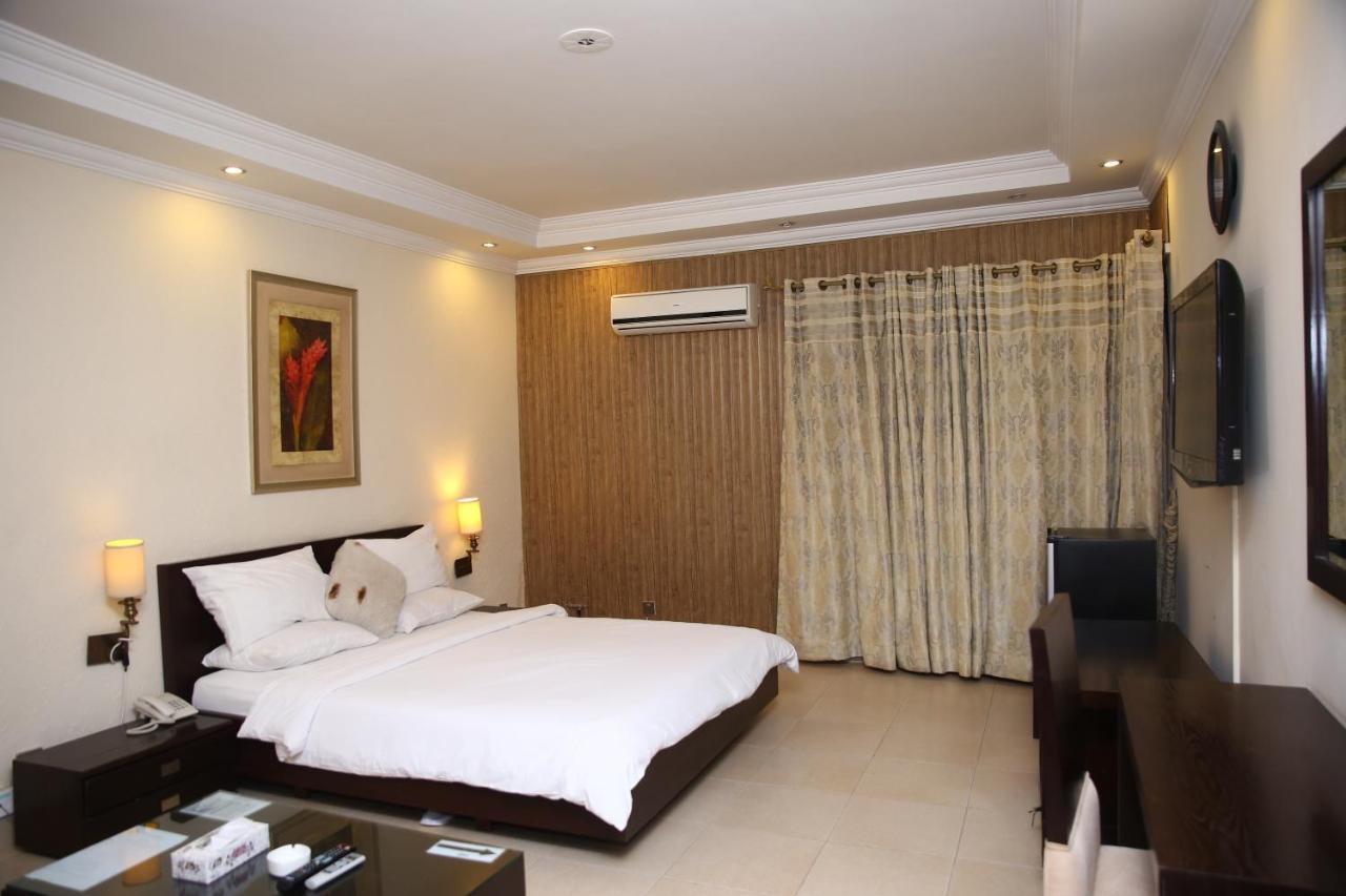 拉瓦尔品第 Safari Club 3 Bahria Town酒店 外观 照片
